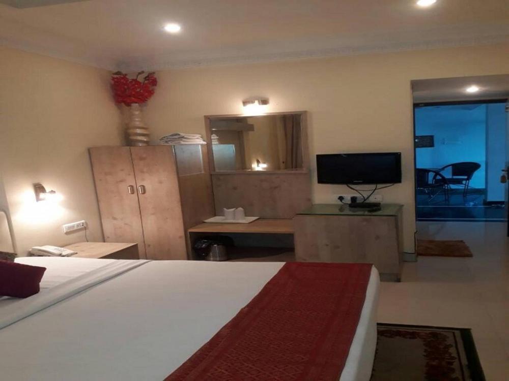 Rass Hotel Kanpur Exterior photo