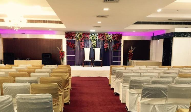 Rass Hotel Kanpur Exterior photo