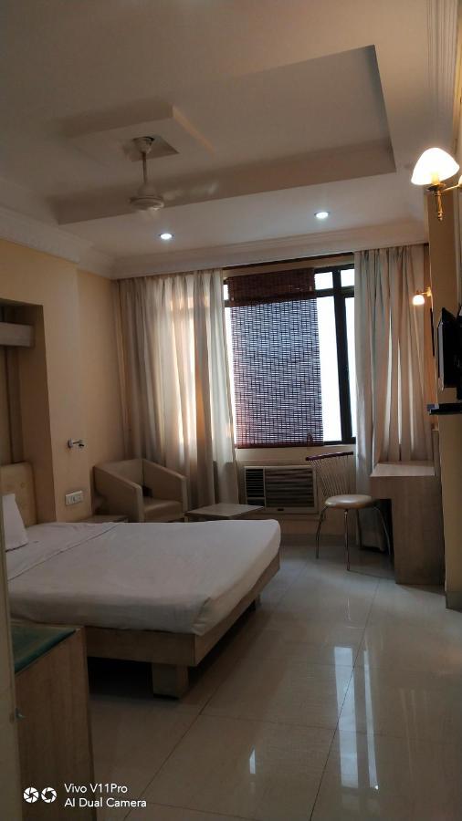 Rass Hotel Kanpur Exterior photo